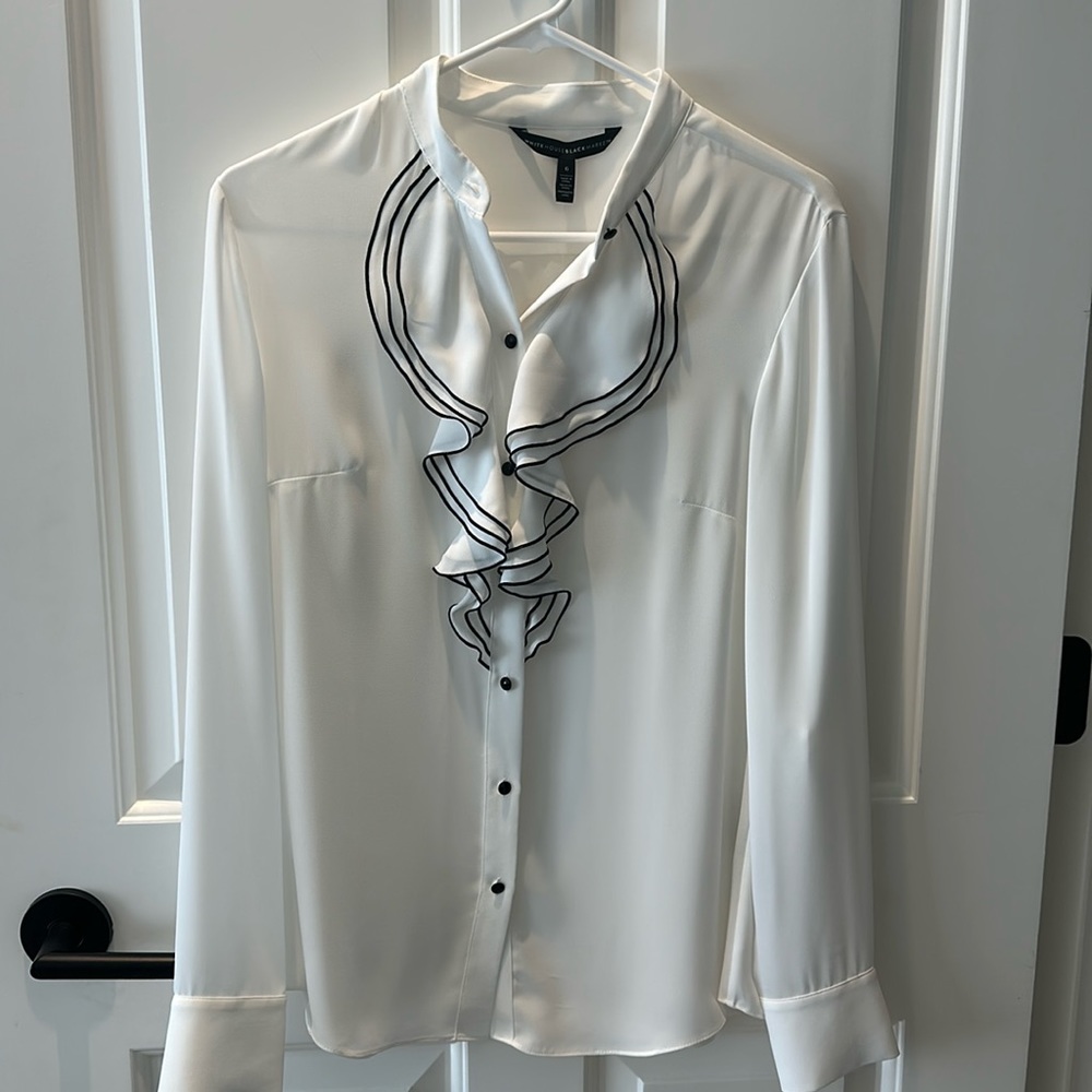 NWT Womens 6 Blouse w Black Trim White House Black Market